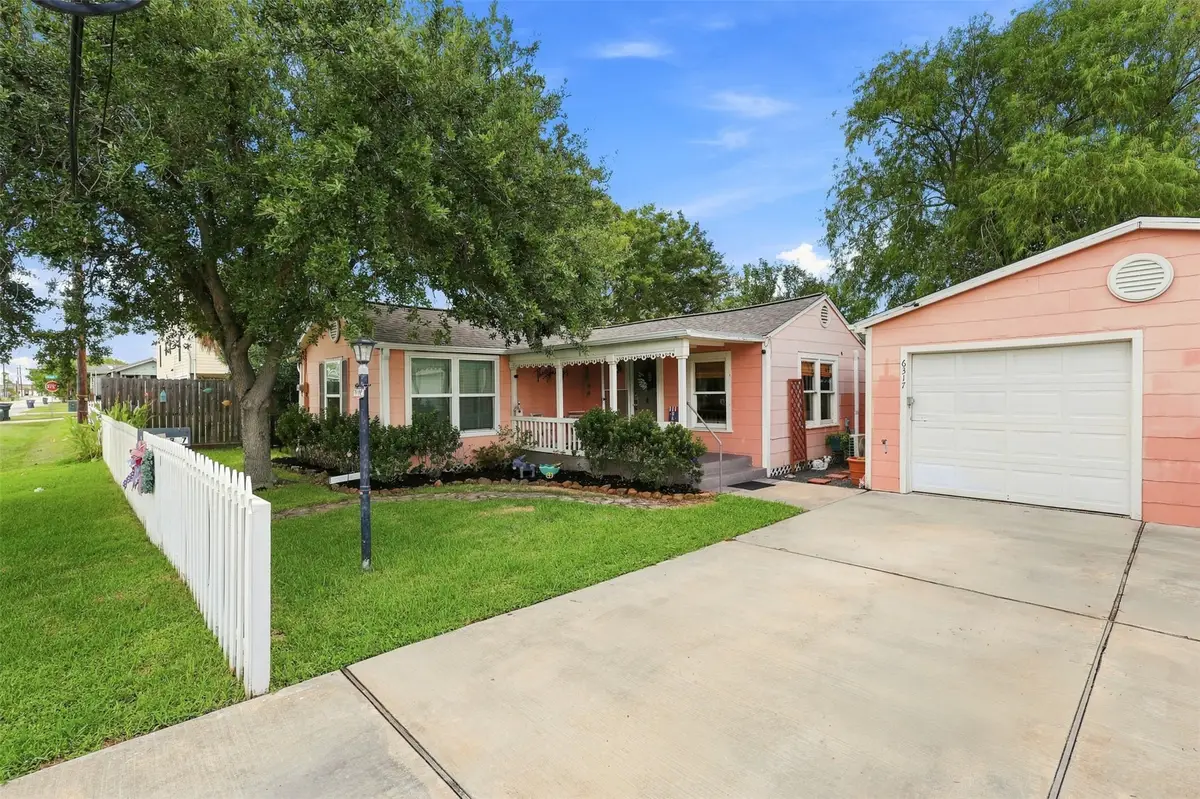 6317 Avenue R, Galveston, TX 77551 - #1