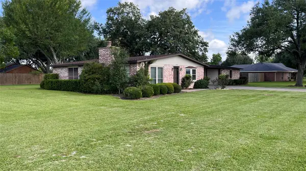103 Greenbriar Drive, Wharton, TX 77488