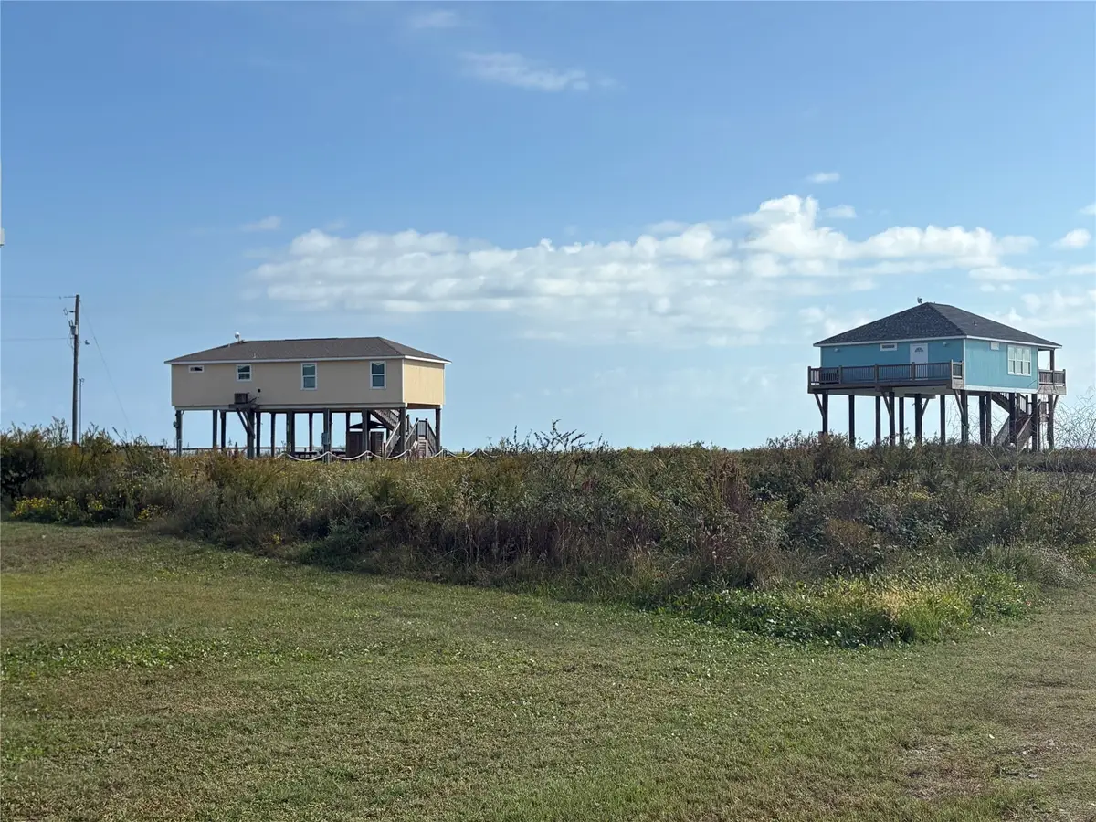 514 Caplen Shores Circle, Gilchrist, TX 77617 - Image #1