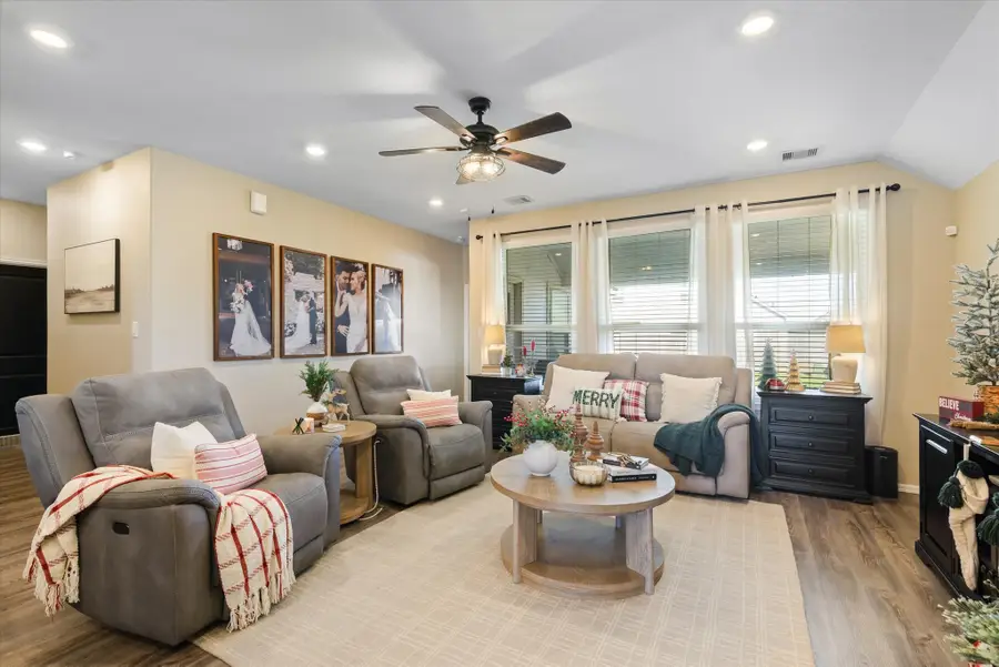 732 Scenic Lake Drive, La Marque, TX 77568 - Image #3