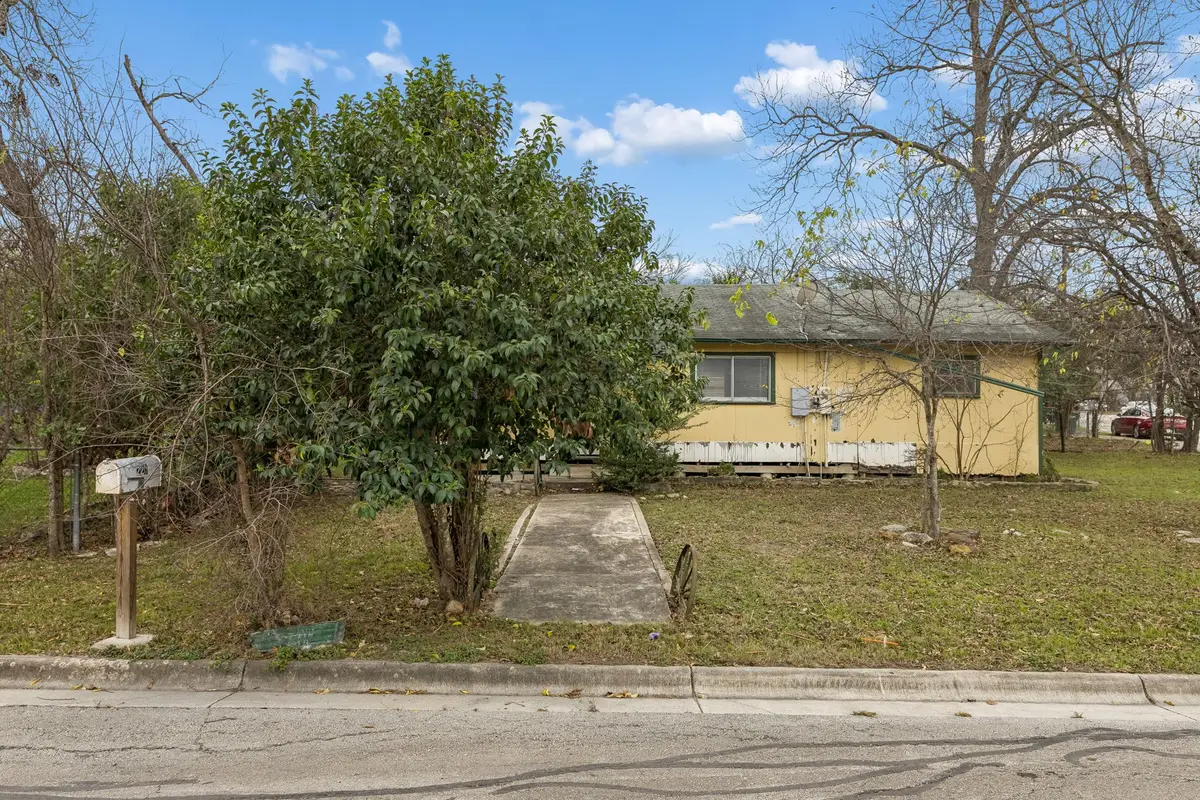 220 S Live Oak Avenue, New Braunfels, TX 78130 - Image #1