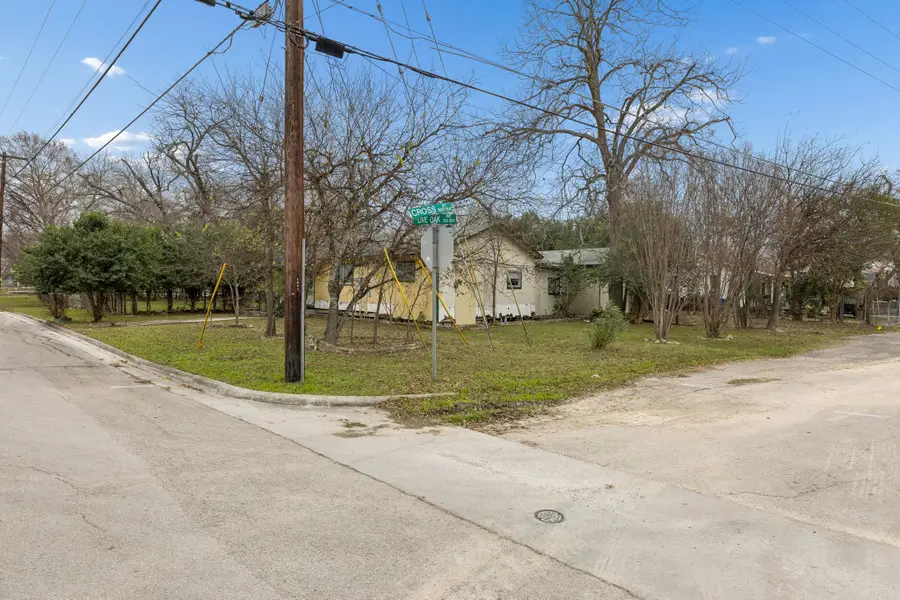 220 S Live Oak Avenue, New Braunfels, TX 78130 - Image #2