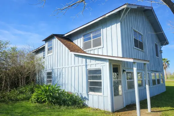 2614 Bayou Drive, Angleton, TX 77515