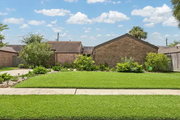 11315 Piping Rock Drive, Houston, TX 77077