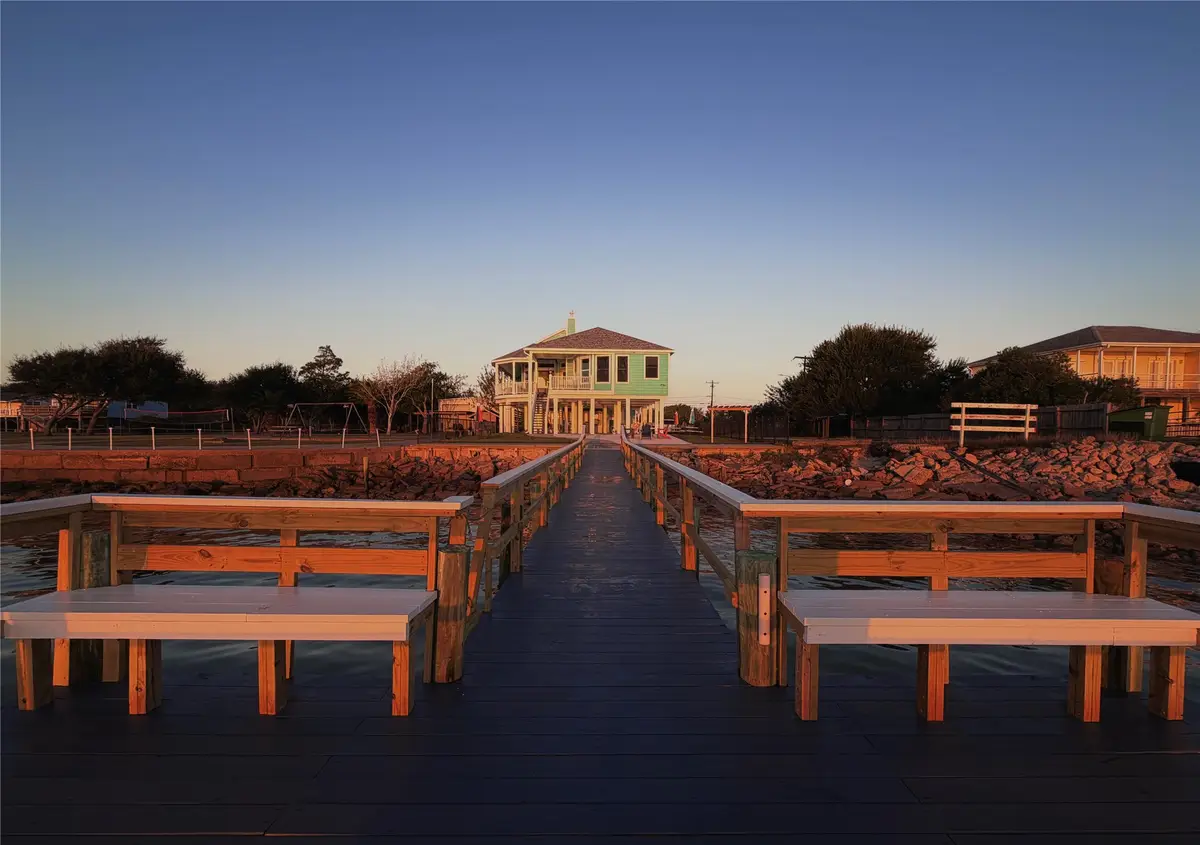 415 Avenue I, Dickinson, TX 77539 - #1