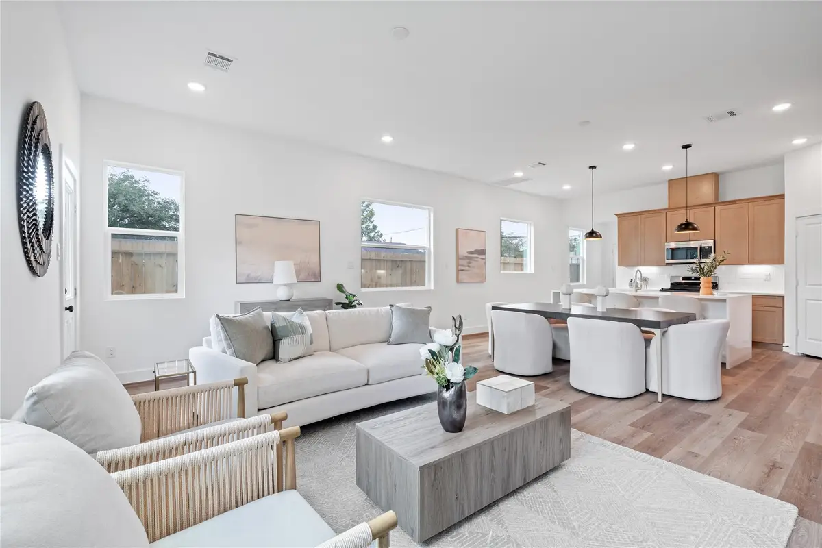 1033 S Victory Drive, Houston, TX 77088 - Image #1