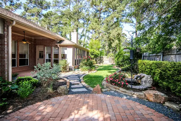 110 Wick Willow Drive, Montgomery, TX 77356