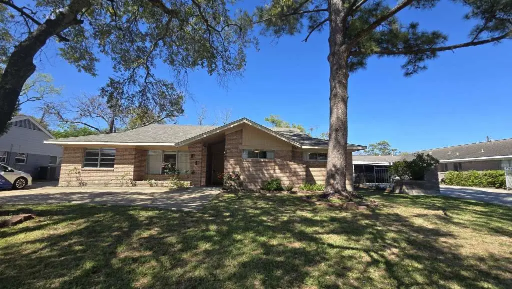 5566 Beechnut Street, Houston, TX 77096 - #1