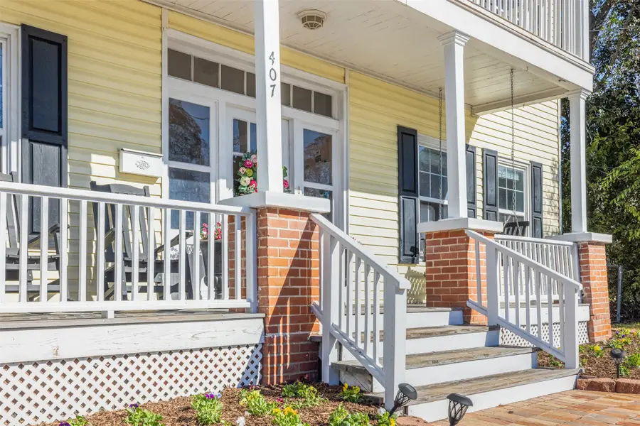 407 E Alamo Street, Brenham, TX 77833 - Image #2