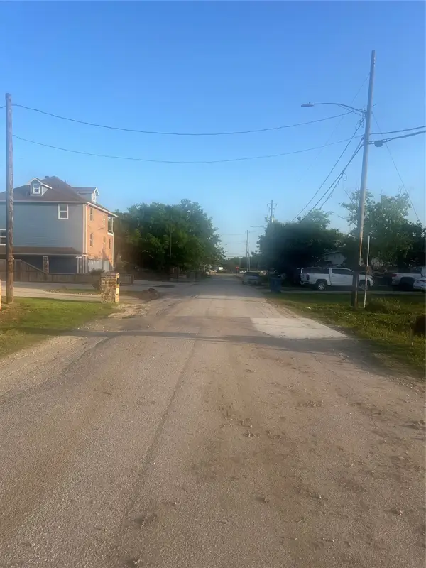 122 N 3rd Street, South Houston, TX 77587