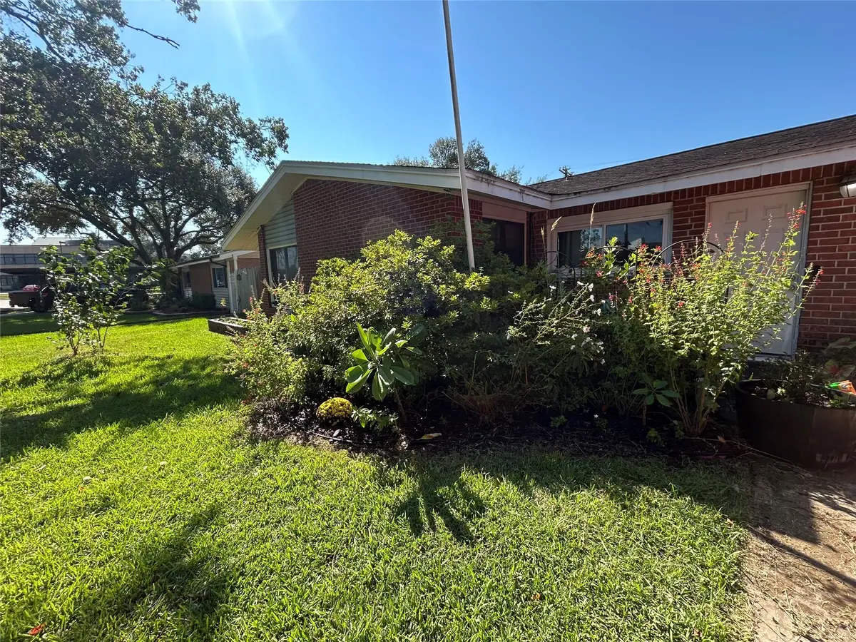 2431 Bayou Dr Drive, League City, TX 77573 - Image #1