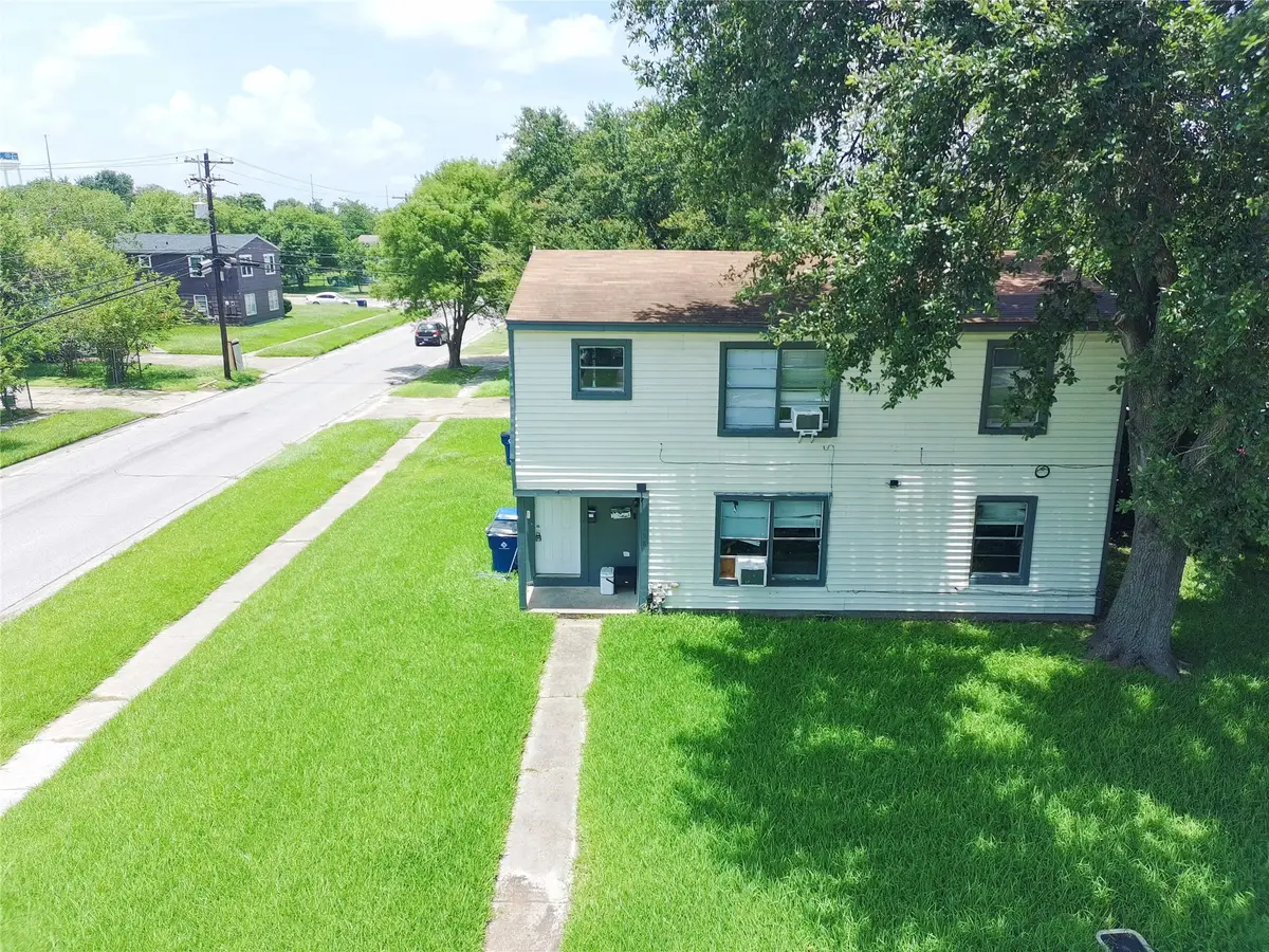 1138 4th Avenue N, Texas City, TX 77590 - #1