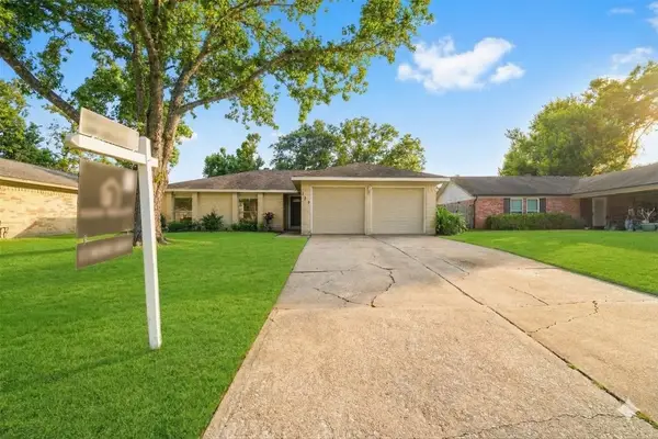 327 Windward Drive, League City, TX 77573