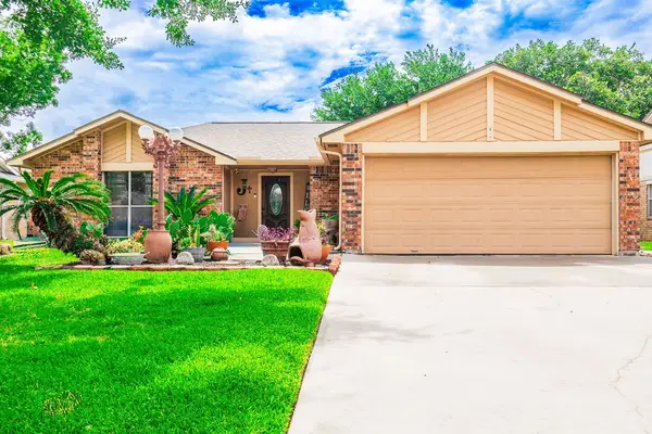 707 Landing Boulevard, League City, TX 77573