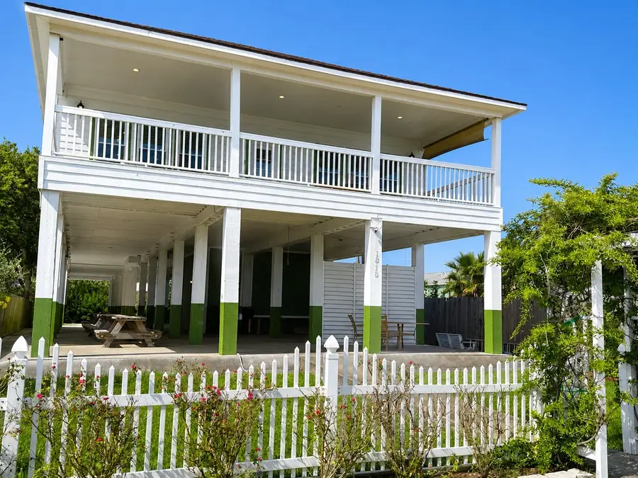 1813 Avenue A, Dickinson, TX 77539 - #3