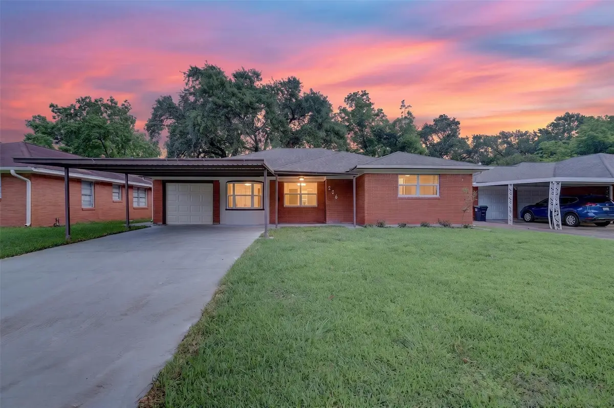 206 Mockingbird Lane, Pasadena, TX 77502 - #1