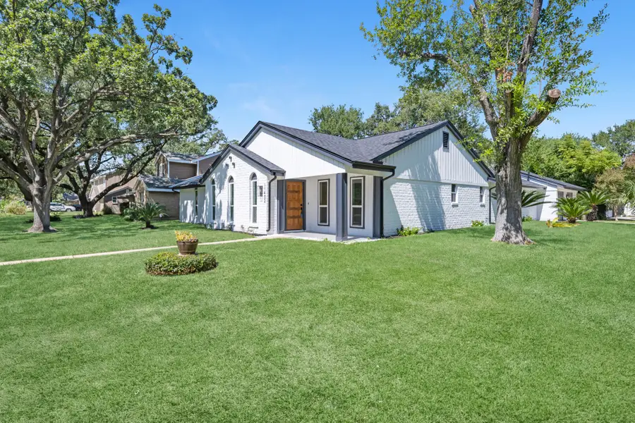 11402 Ash Creek Drive, Houston, TX 77043 - Image #2