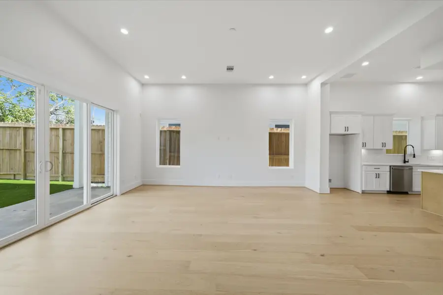 404 E 28th Street, Houston, TX 77008 - Image #3