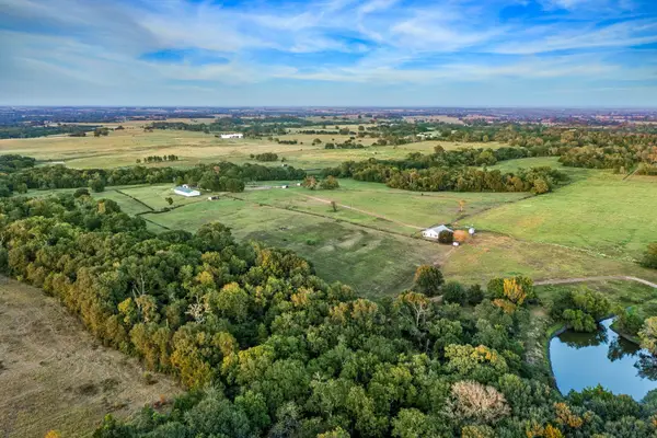 1712 Lynn Road, Chappell Hill, TX 77426