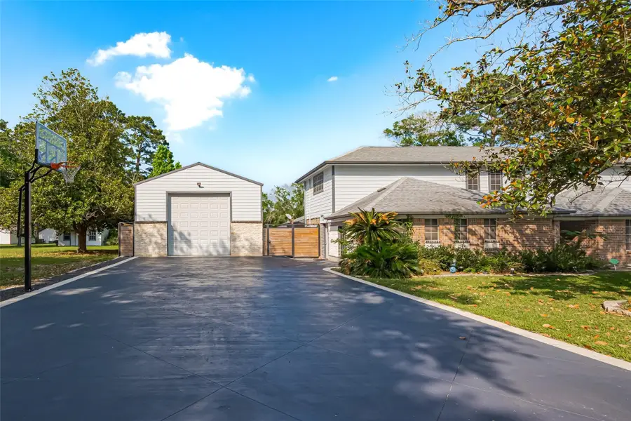 218 Beaumont Drive, Magnolia, TX 77354 - Image #2
