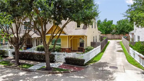 4918 Vista Village Lane, Houston, TX 77092