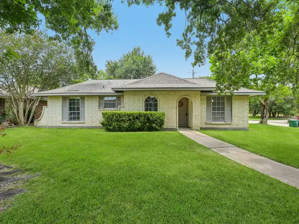 7110 Log View Drive, Houston, TX 77040