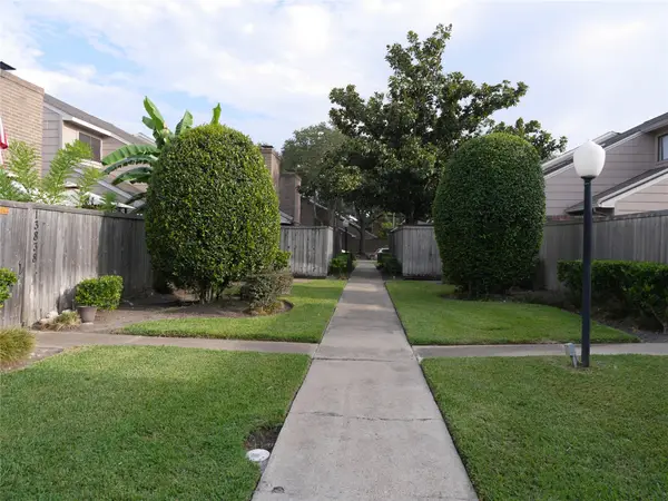 13840 Hollowgreen Drive #106, Houston, TX 77082