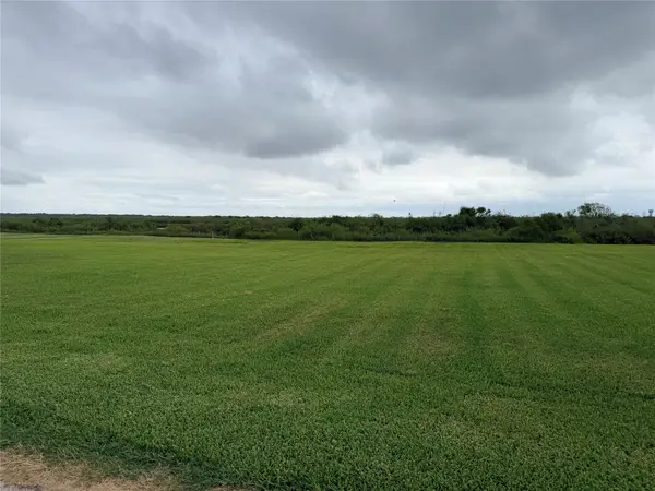 1150 Lagoon Drive, Crystal Beach, TX 77650