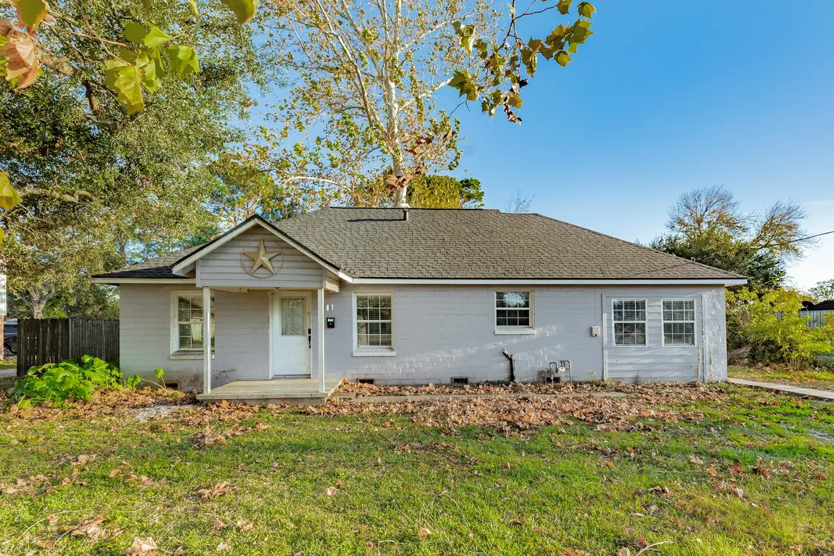 711 W Kyle Road, Clute, TX 77531 - Image #1