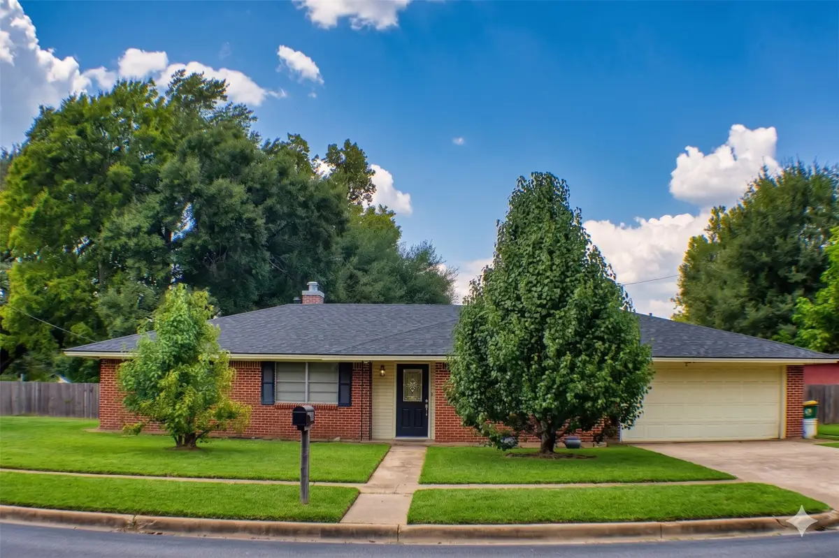 202 Rose Marie Boulevard, Hearne, TX 77859 - #1