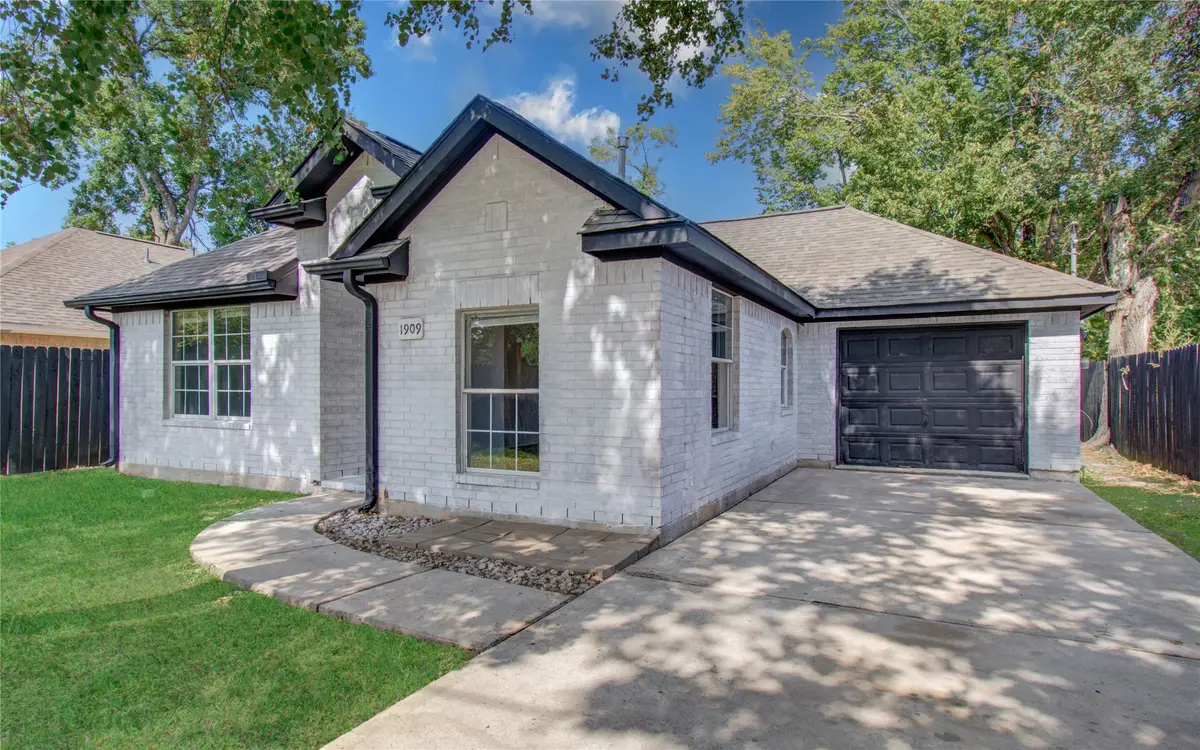 1909 Melbourne Street, Houston, TX 77026 - Image #1