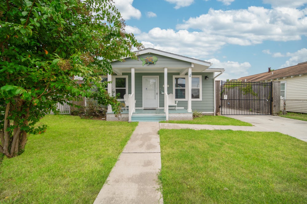 5721 Sylvia Drive, Galveston, TX 77551 - BHGRE