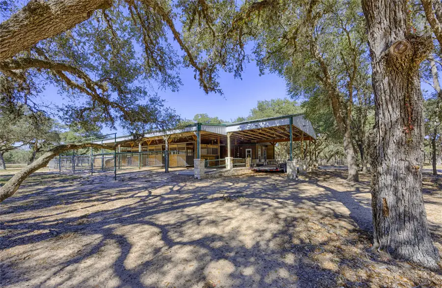 215 Private Road 1048, Hallettsville, TX 77964 - Image #3