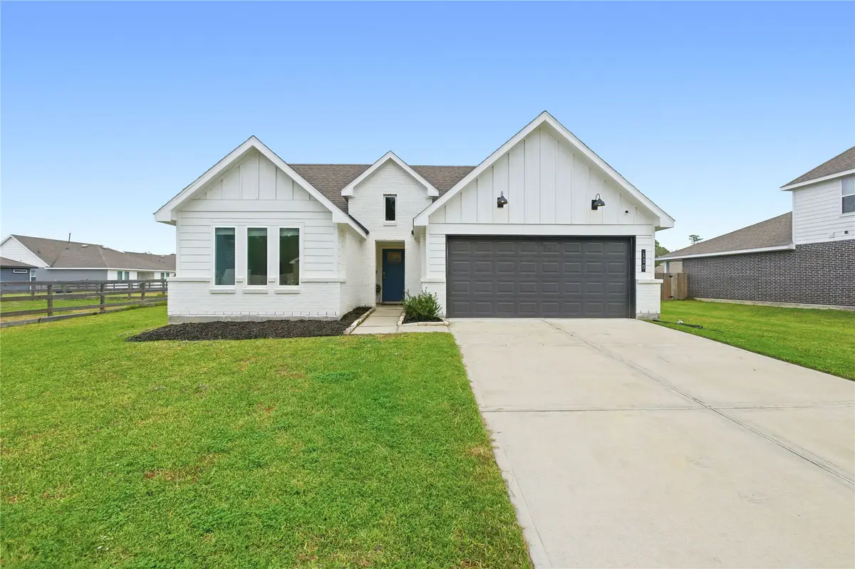 130 Lakeway Circle, Anahuac, TX 77514 - Image #1