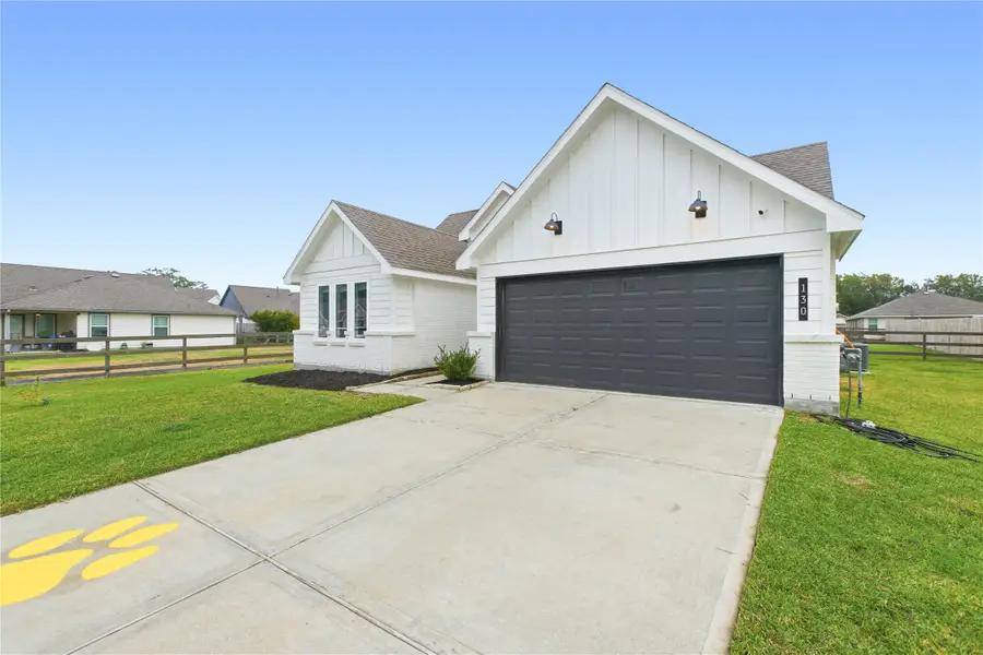 130 Lakeway Circle, Anahuac, TX 77514 - Image #3