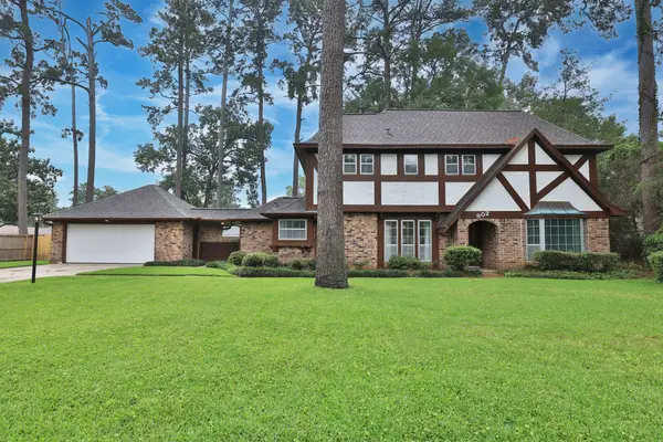 902 Castle Hill Trail, Houston, TX 77339