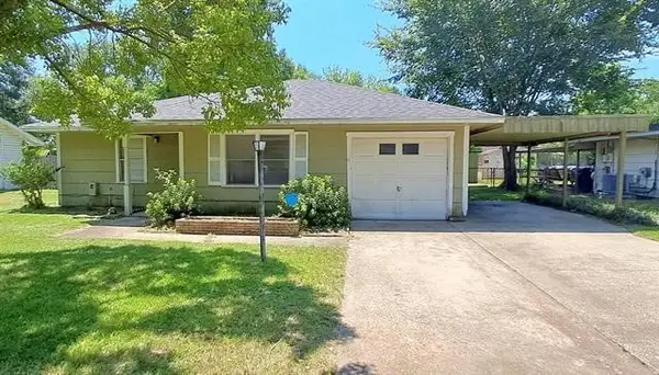 507 Bridal Wreath Avenue, Orange, TX 77630