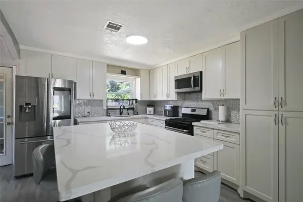 306 W Houston Avenue, Pasadena, TX 77502