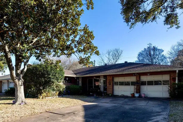 7718 Dillon Street, Houston, TX 77061