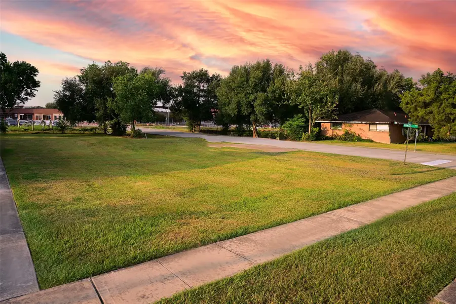 902 Avenue N, South Houston, TX 77587 - #2