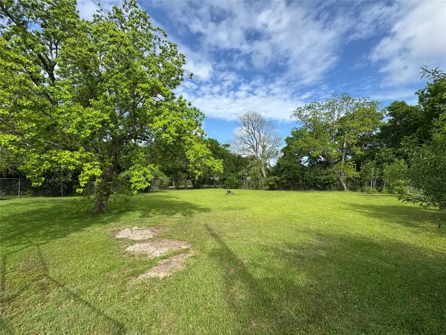 206 Avenue L, Baytown, TX 77520 - #2