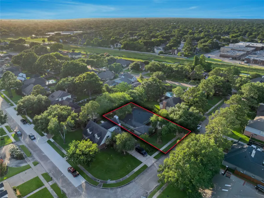 813 E Green Belt Drive, Sugar Land, TX 77498 - #2