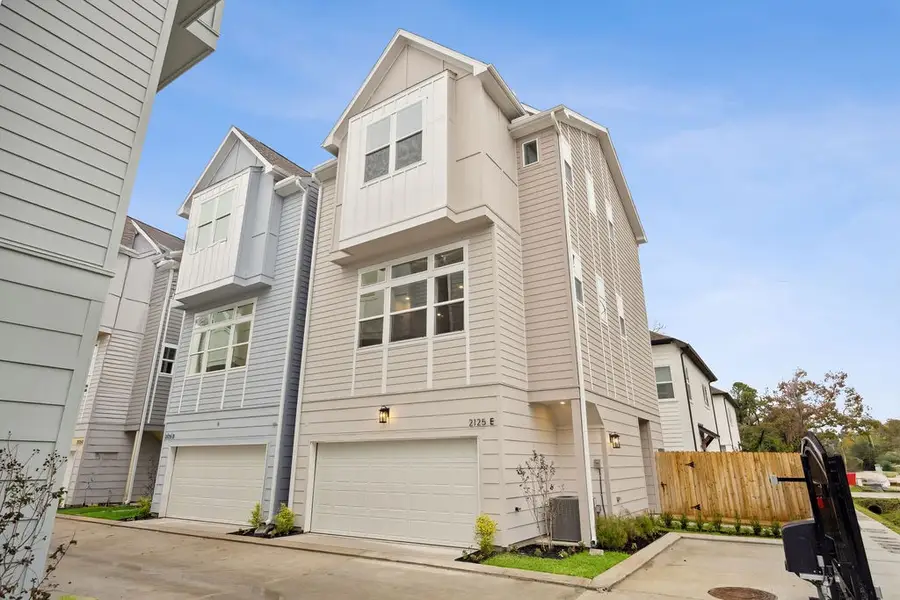 2121C Hoskins Drive, Houston, TX 77080 - Image #2