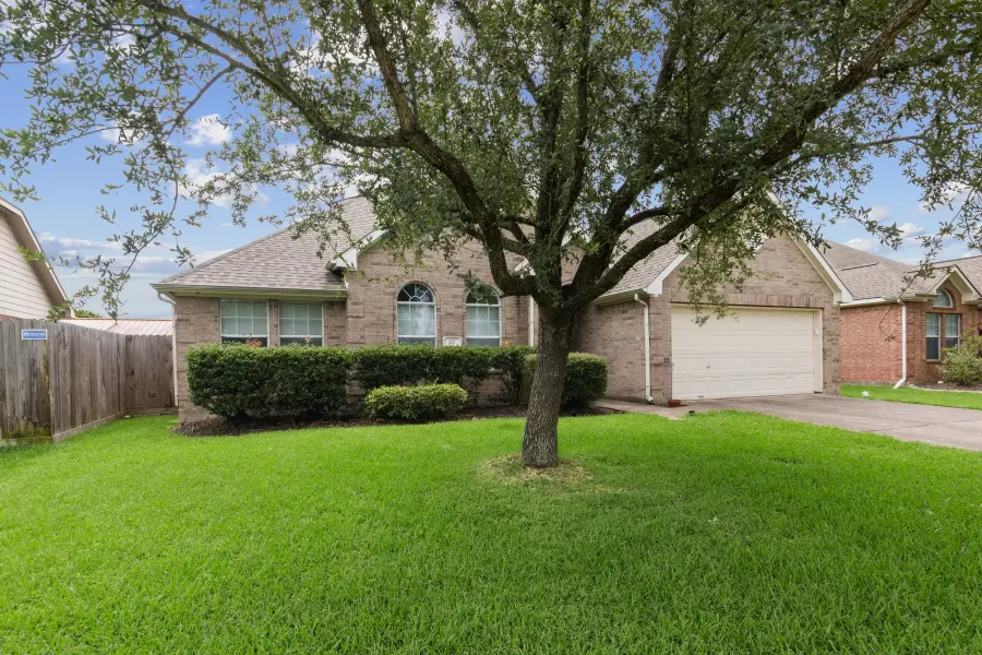 321 Josh Way, La Porte, TX 77571 - Image #2