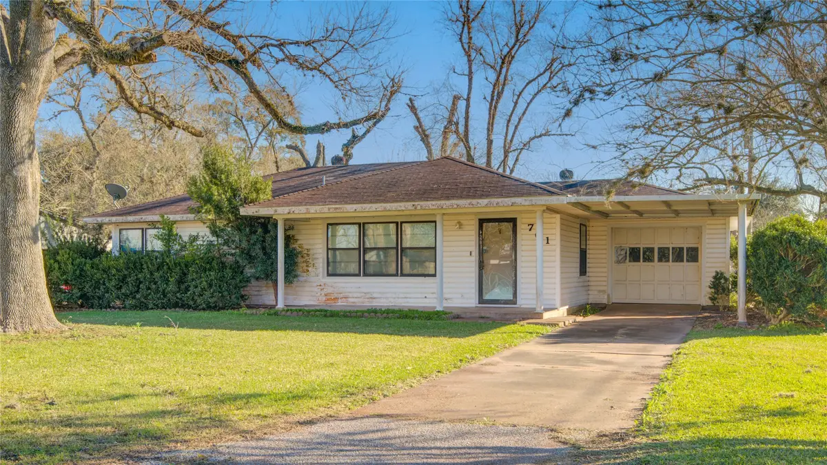 701 Blair Street, West Columbia, TX 77486 - Image #1