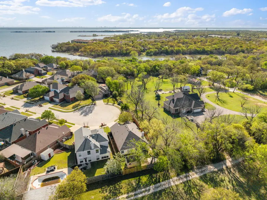 814 Lake Bluff Drive, Lake Dallas, TX 75065 - #3