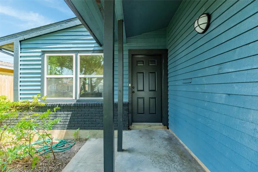 8 Lyncrest Drive, Galveston, TX 77550 - Image #3