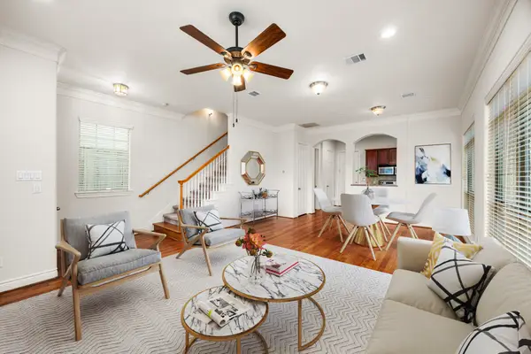 9030 Lakes At 610 Drive, Houston, TX 77054