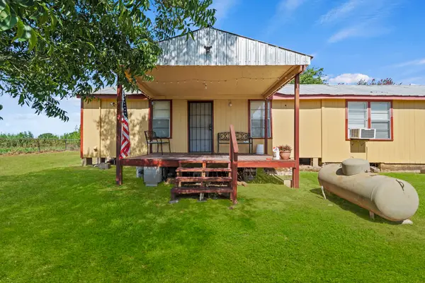 7033 Fm County Road 957, Schulenburg, TX 78956