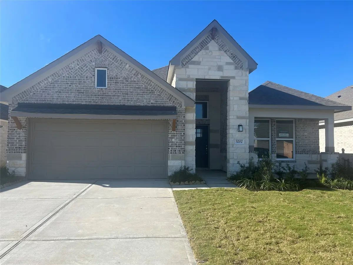 8319 Amber Summit Ln, Angleton, TX 77515 - Image #1